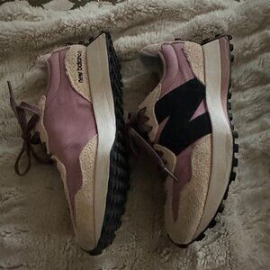 New Balance 327 size 7 Rose